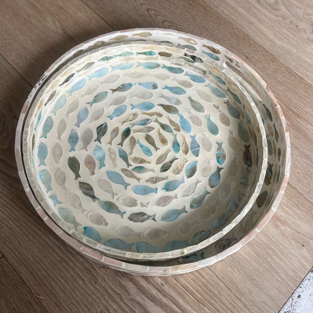 Viral fish serving trays